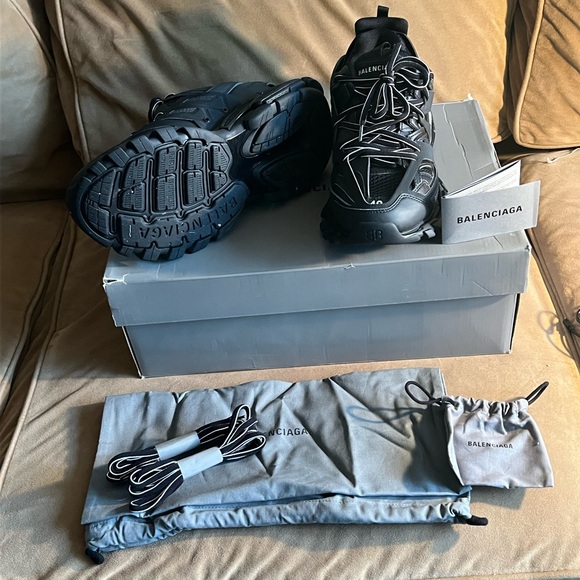 Balenciaga track sneaker  LED Black men size 41 which is a Us 8 like new - Picture 5 of 9